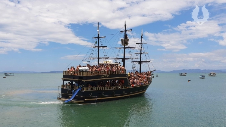 BARCO PIRATA - BOMBINHAS - sc